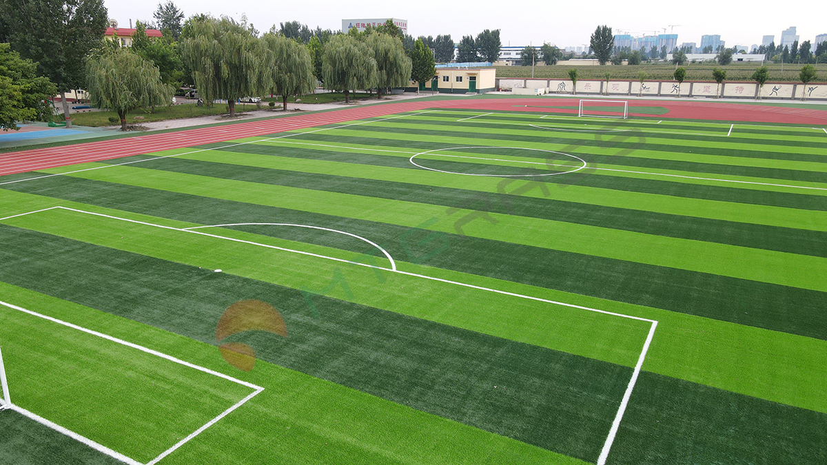 The lifespan and influencing factors of artificial grass